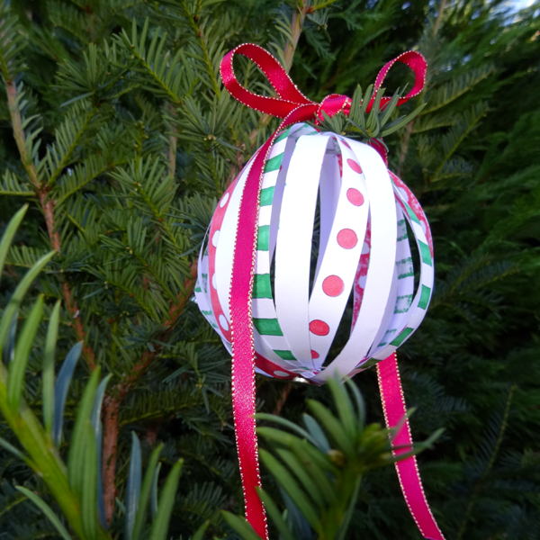 Boule de noël en papier